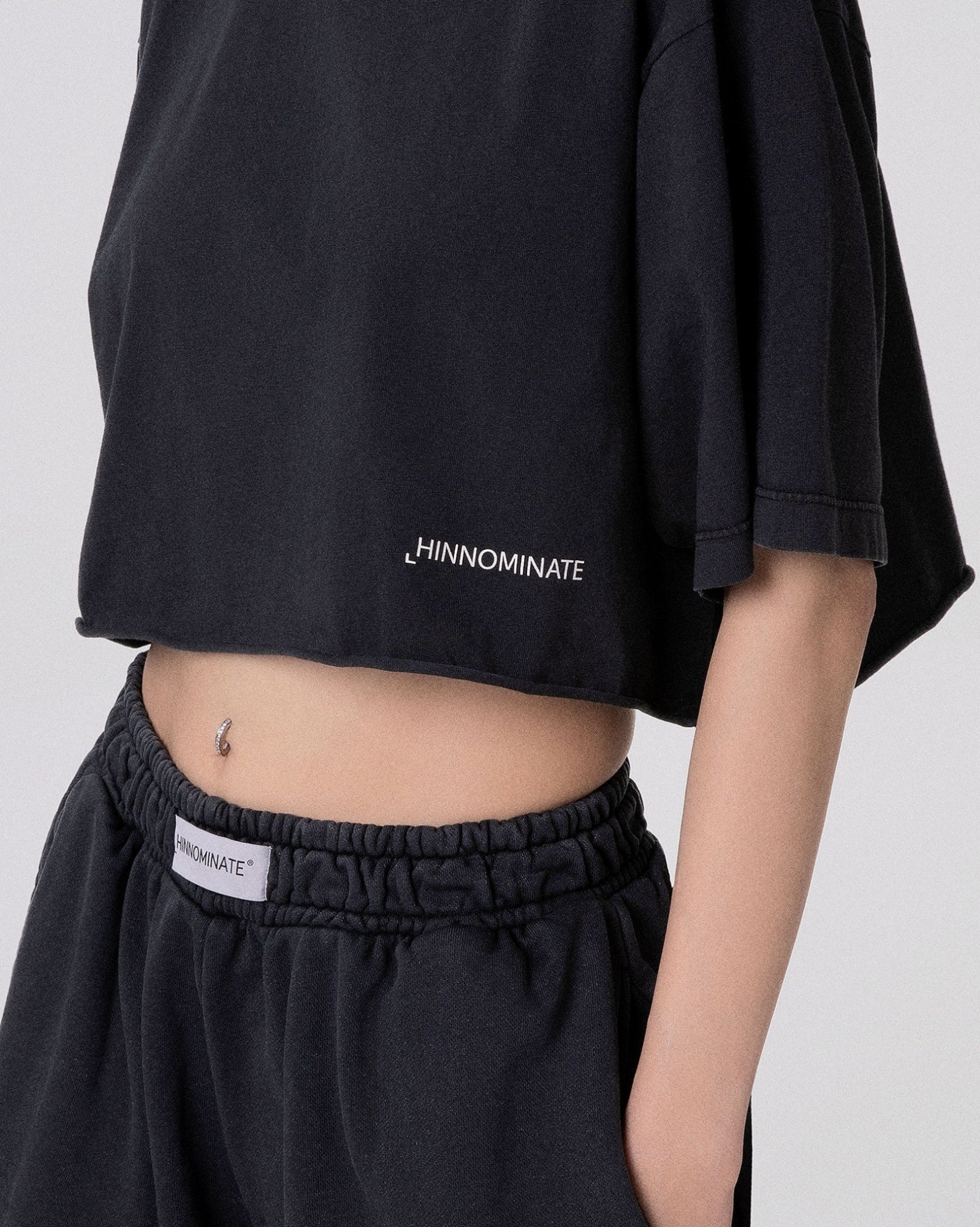 Hinnominate HMABW02442 T-Shirt Crop Nero Cotone Over