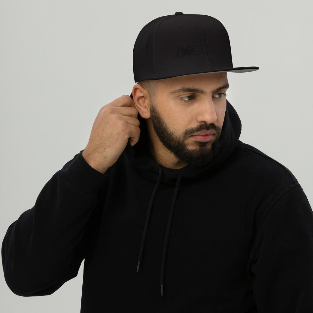 Pure Trash Black on Black cappello snapback nero