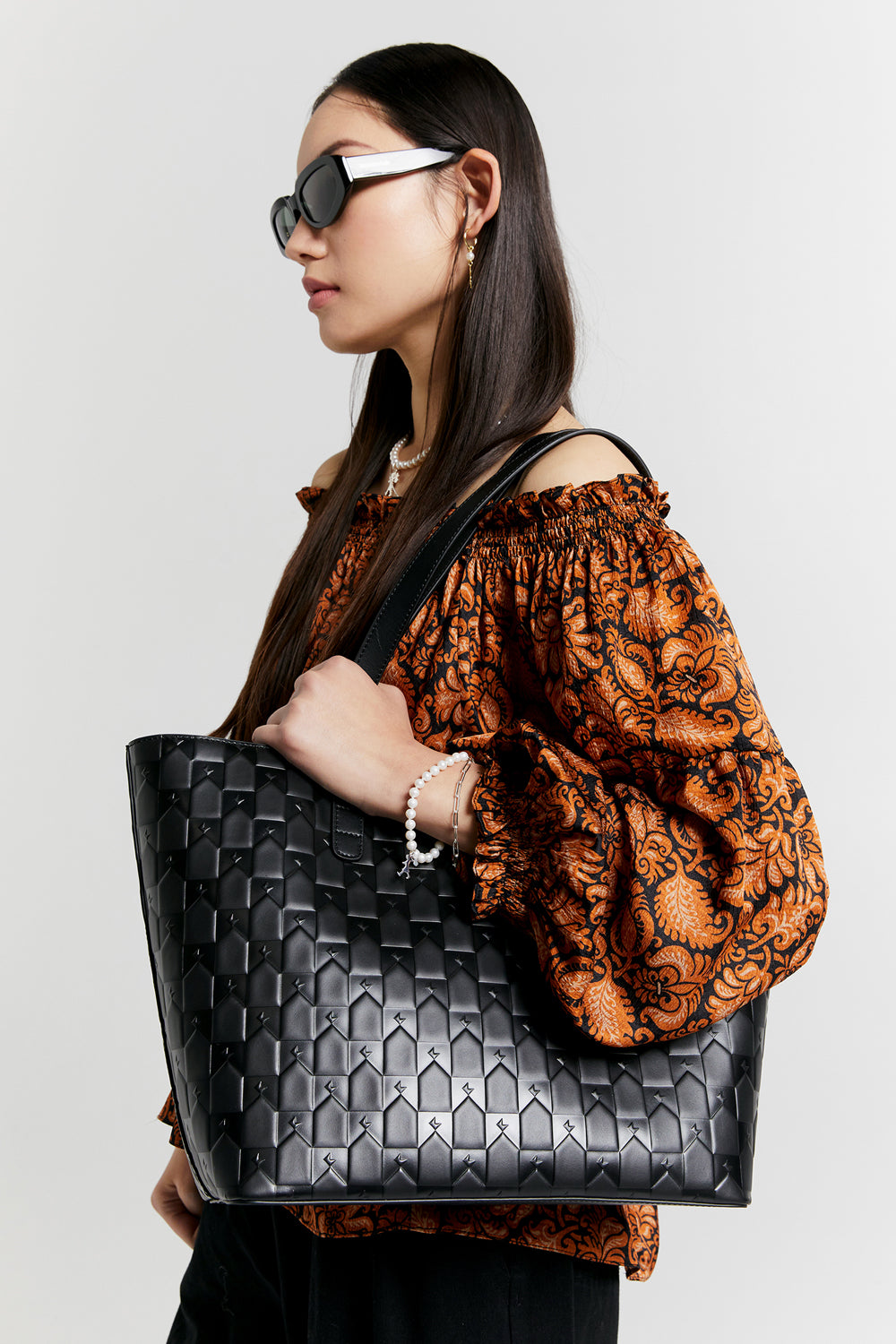 Karen Walker Monogram Tote Black borsa pelle