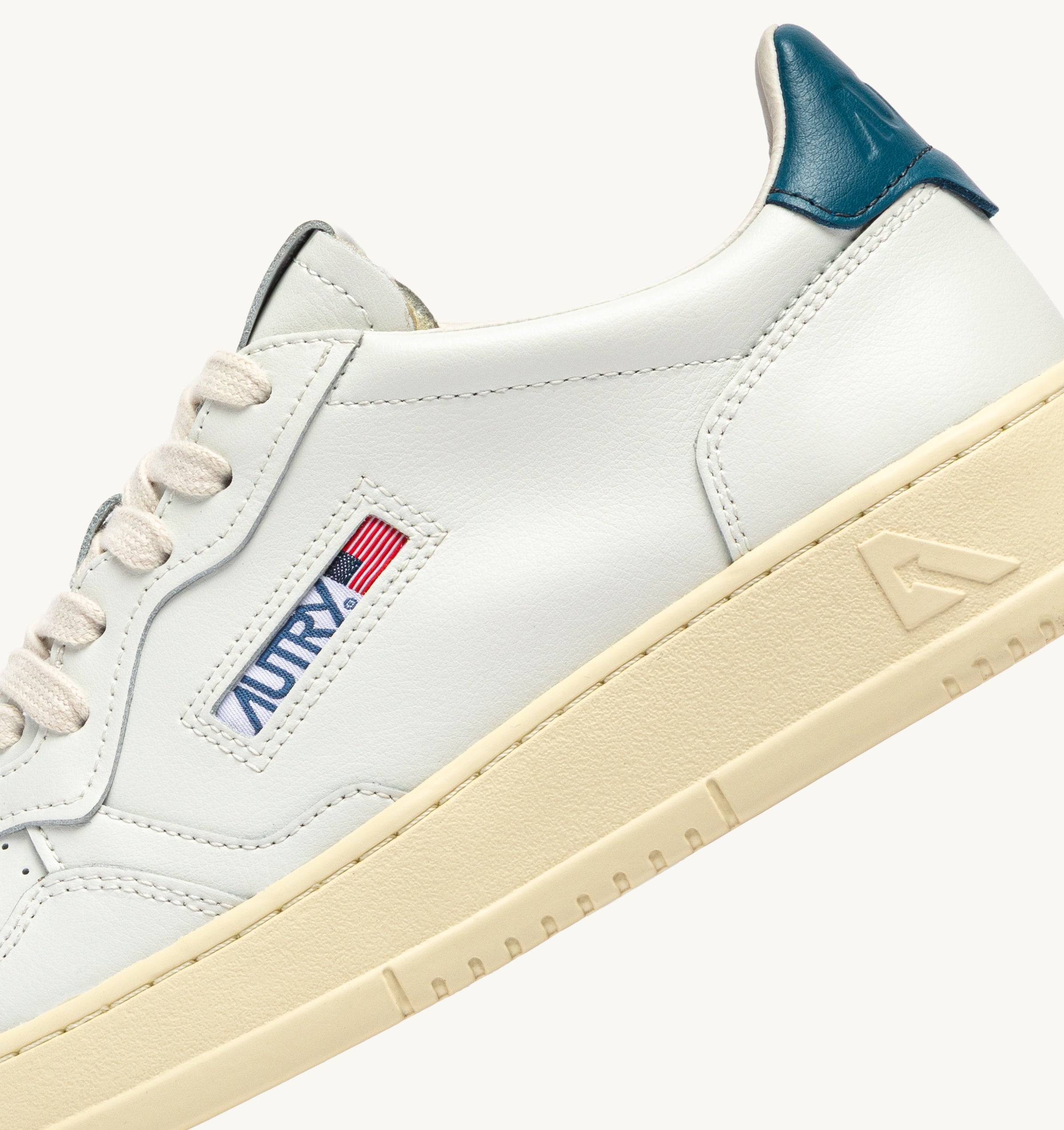 Autry Medalist Low sneakers uomo white malblue pelle