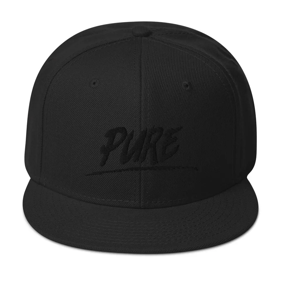 Pure Trash Pure Black on Black cappello snapback nero