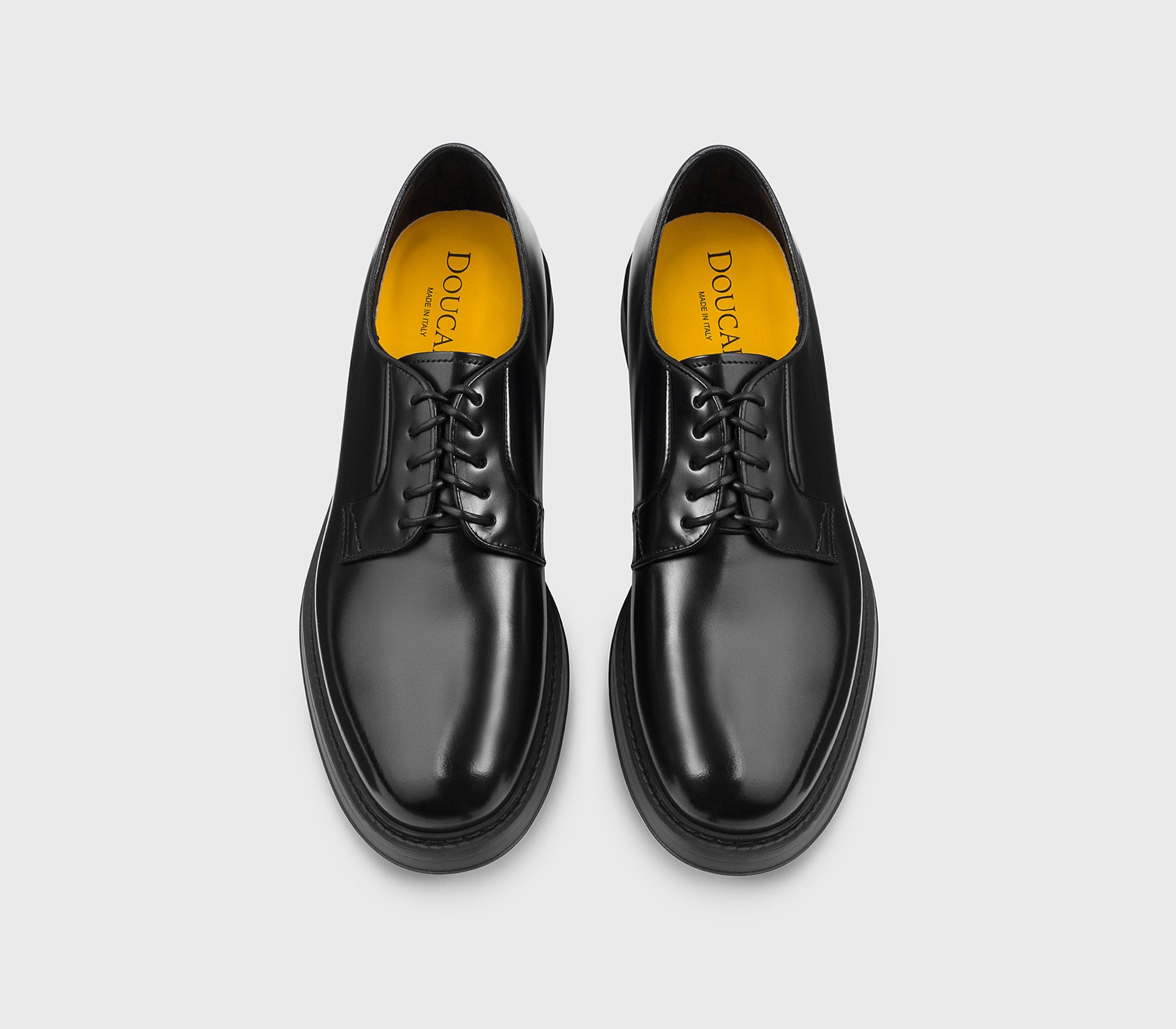 Doucal's DU1385BRUXUF007 derby nero pelle stringata