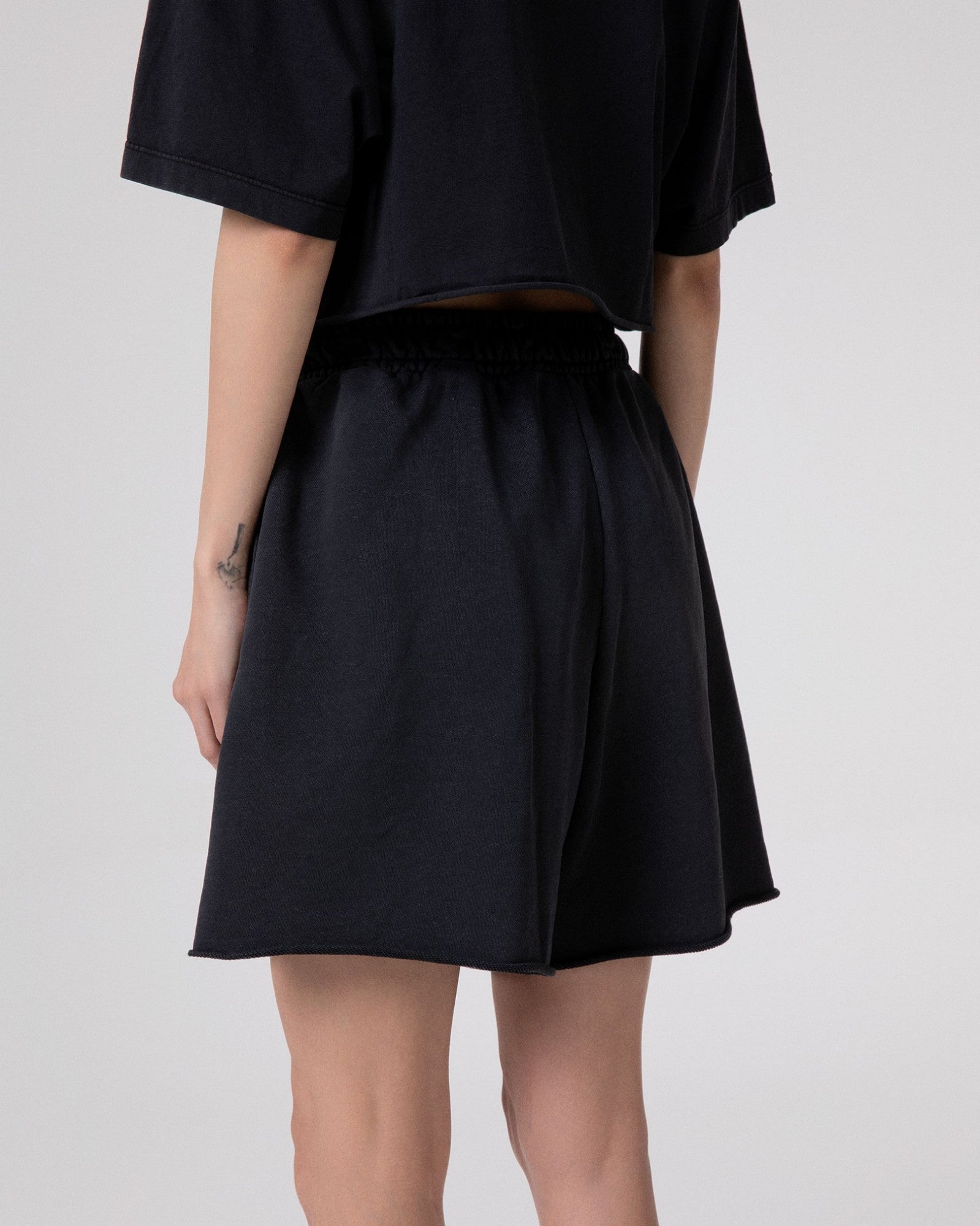 Hinnominate HMABW02440 shorts nero cotone donna