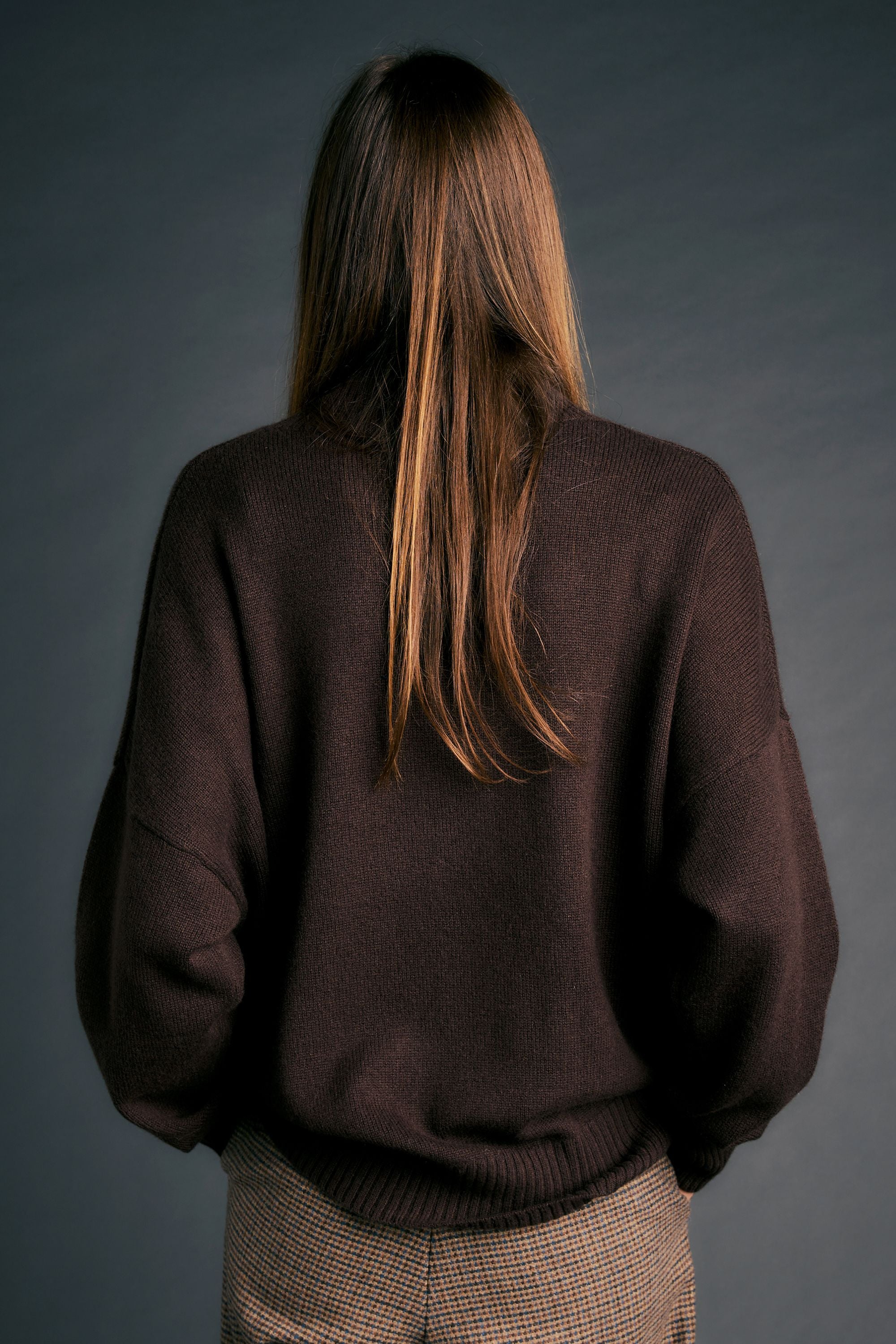 Karen Walker Knitwear Carmen Oversized Turtleneck maglione chocolate cashmere