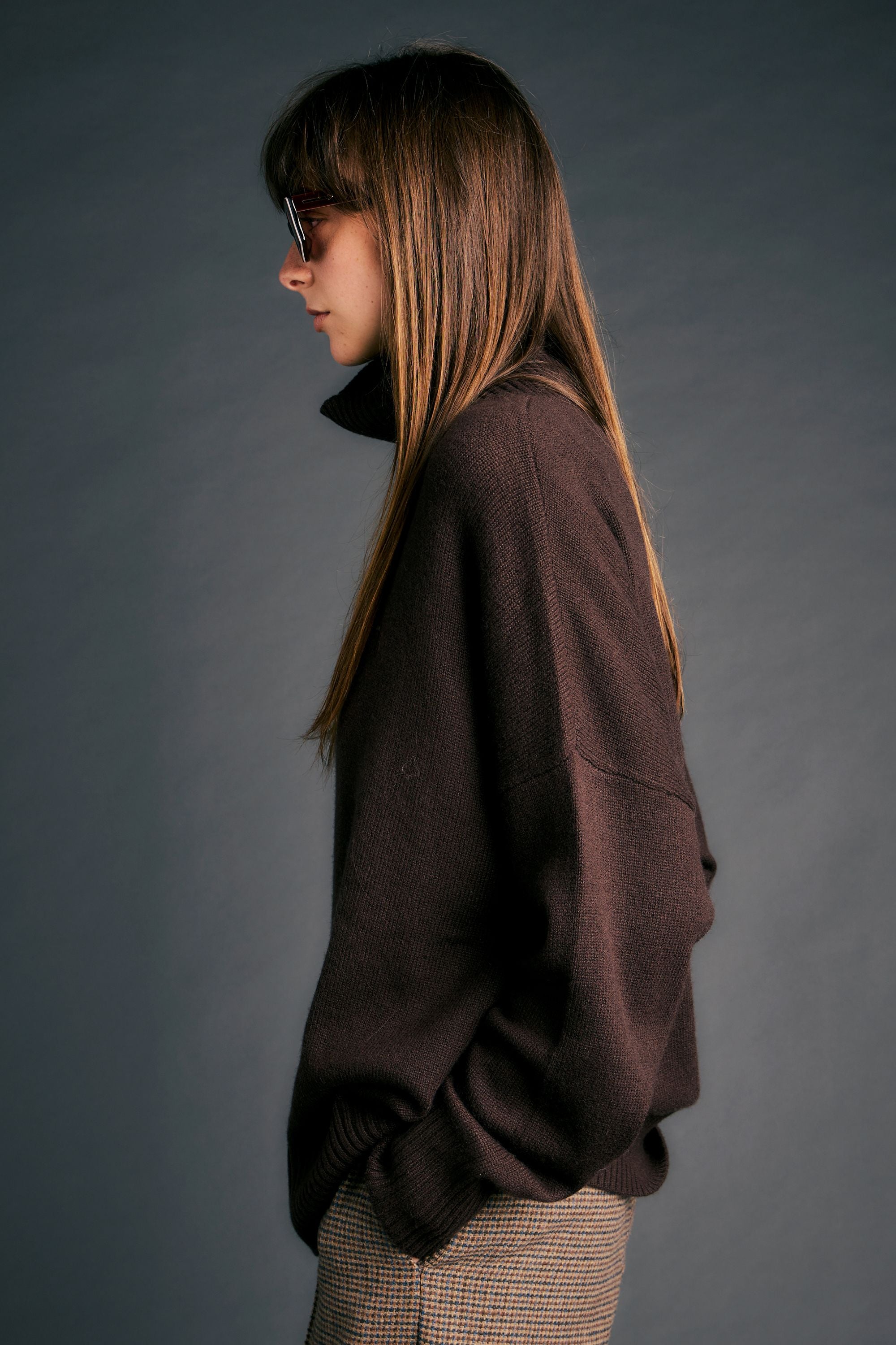 Karen Walker Knitwear Carmen Oversized Turtleneck maglione chocolate cashmere