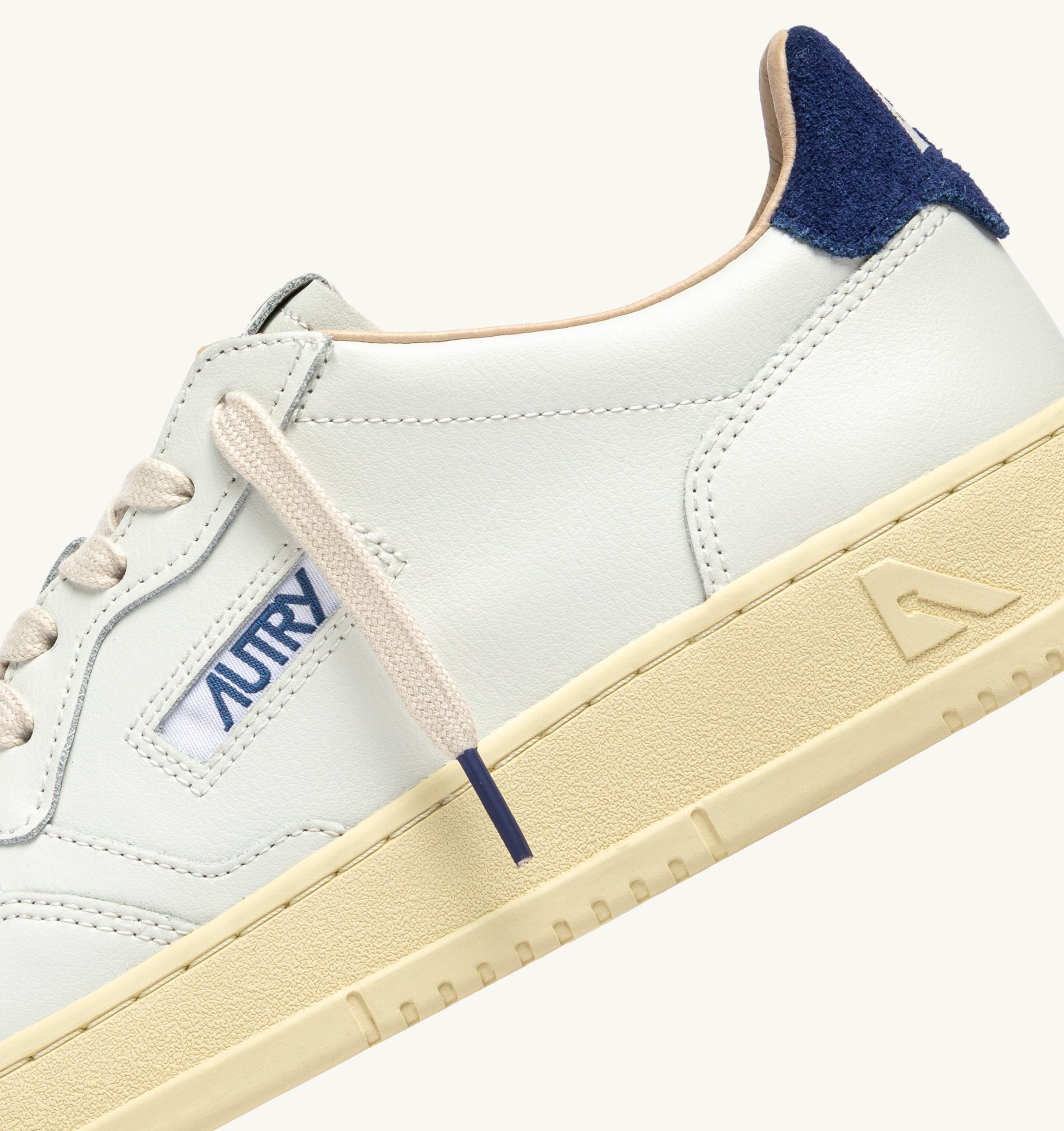 Autry Medalist Low AULM Sneaker Uomo White Blue Depth
