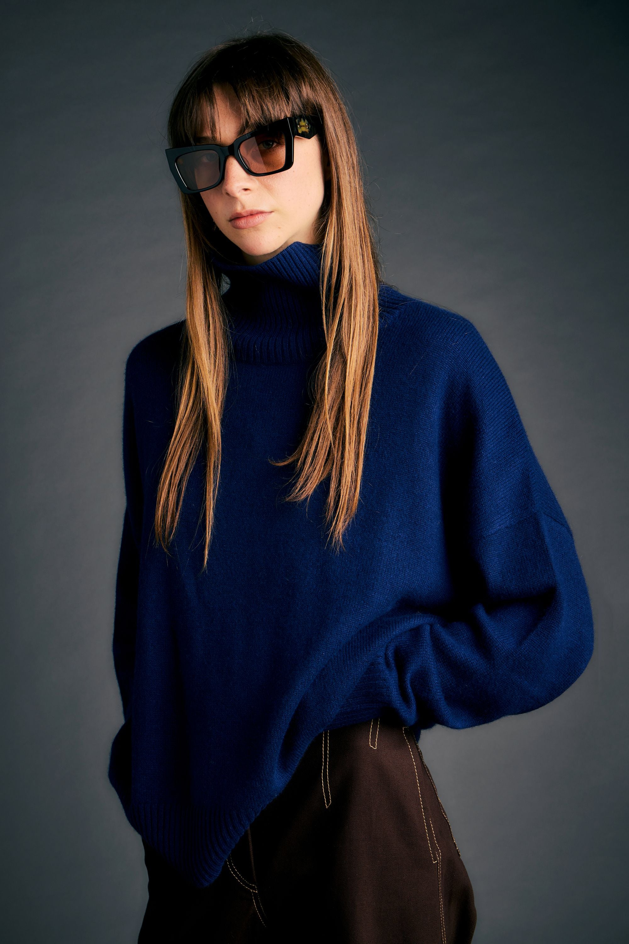 Karen Walker Knitwear Carmen Oversized Turtleneck maglione navy cashmere