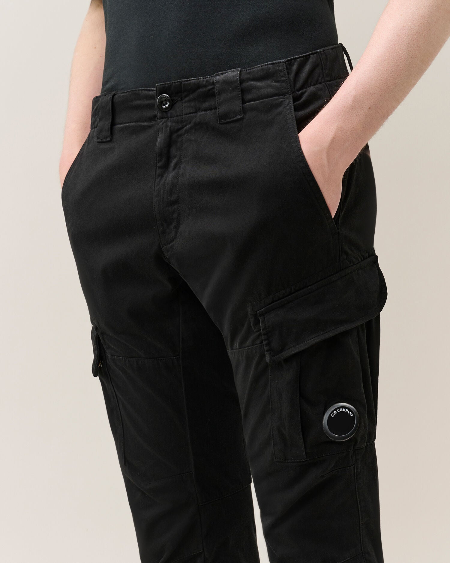 C.P. Company 21CMPA731A Pantaloni Cargo Uomo Nero Stretch